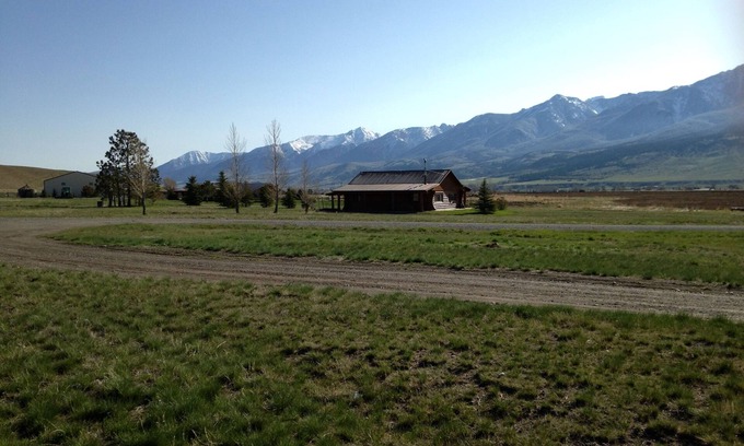 Livingston Cabin | Peaceful, Mountain Setting. Yellowstone Country.