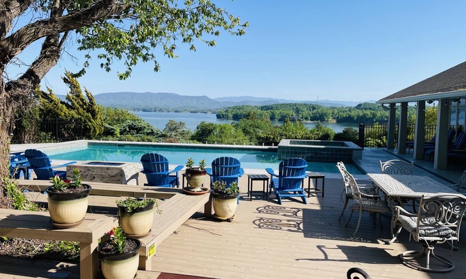 Dandridge House | Peaceful Retreat - Lake & Mountain Views - Private Pool