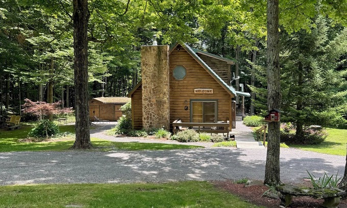 Dushore Cabin | Peaceful & Serene 🦌 Cozy Hillside Cabin ☀️ Koi Pond 🐸 Pet Friendly 🐕