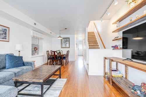 Richmond House | Peaceful & spacious family home near Carytown fully fenced