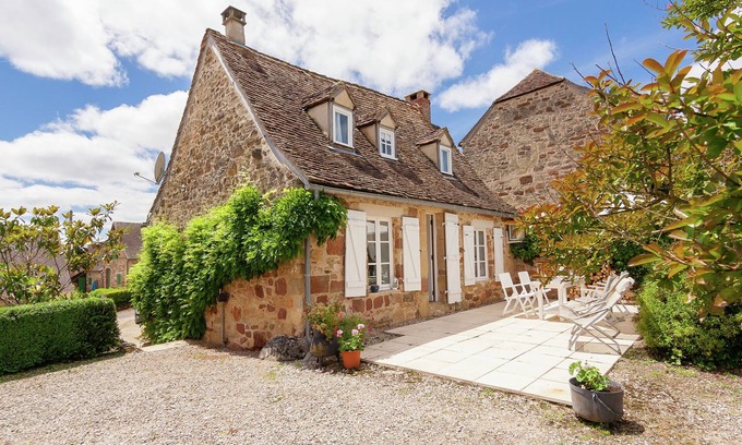 Badefols-d'Ans Cottage | Peaceful Stay with Pool