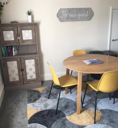 Burton on Trent Apartment | Peel House Apartments - Great for Professionals & Weekends Away