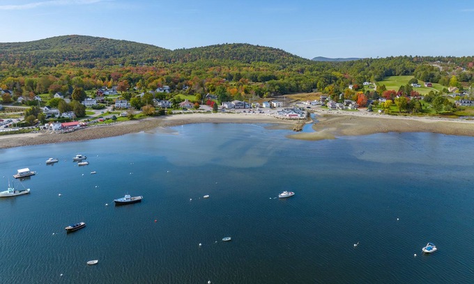 Lincolnville Apartment | Penthouse - Private Balconies - Beach and Water Views