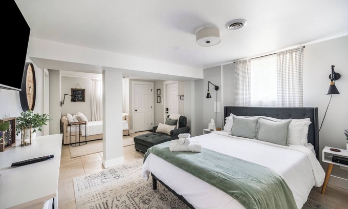 Lynchburg Apartment | Perfect 1 Bedroom - Sleeps 4 | Near LU | Newly Renovated! by Saydrajanes Properties