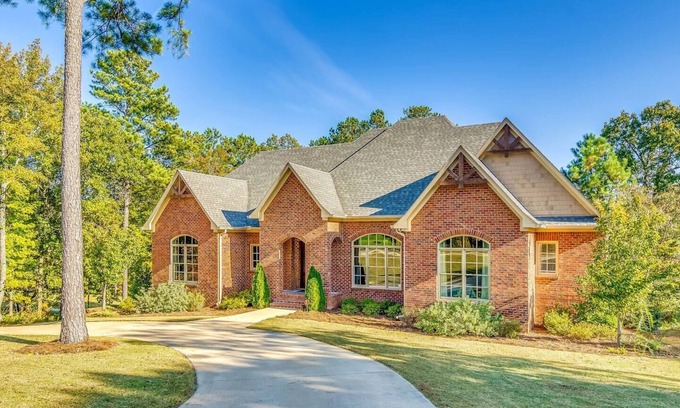 Sand Ridge House | Perfect For Groups: 4 Suites, 8 Beds, 5 TV's, WOW!