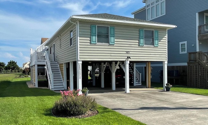 Kill Devil Hills Cottage | Perfect Getaway - 2 minute walk straight to the Beach