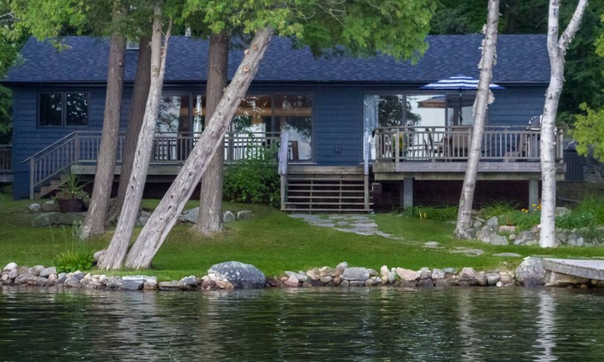 Minett Cottage | Perfect Lake Rosseau fall getaway. Spectacular fall colours/views. Lux/new build