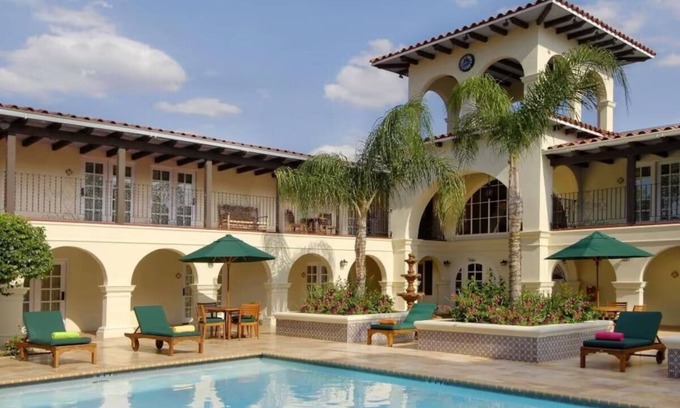 Western Division Hotel | Perfect Laredo 2-Unit Stay w/Historic Style, Scenic Views & Top Dining Nearby