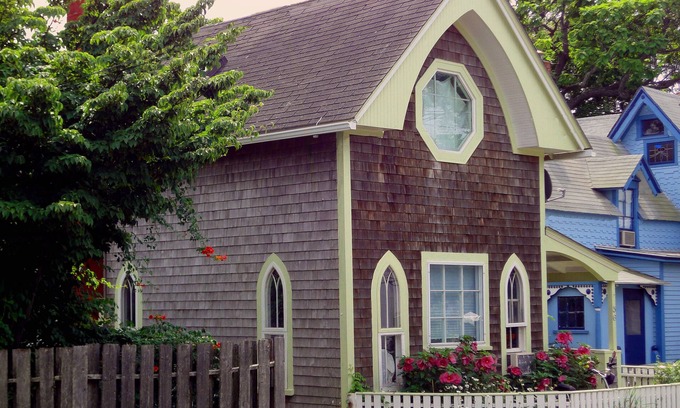 Oak Bluffs Apartment | Perfect location! Beach, Harbor & Town. Beautiful 1st Floor Apartment Oasis