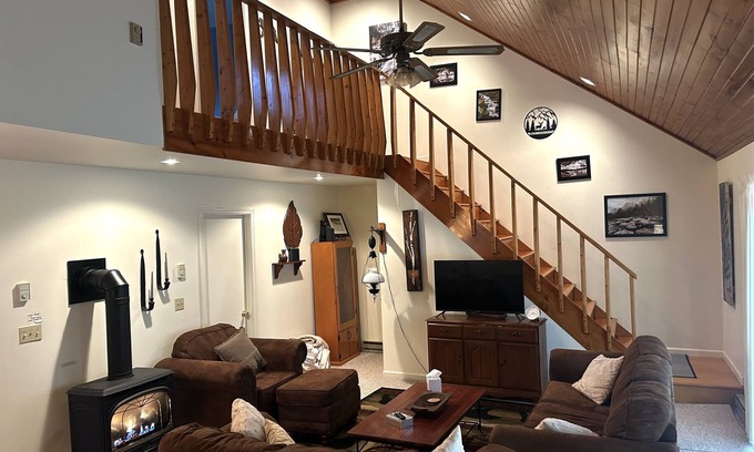 Dushore Cabin | Perfect summer getaway to explore or relax: Spacious/Pet-friendly/3BR cabin!