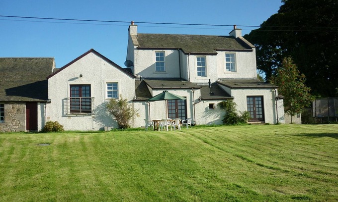 Balerno Cottage | Perfectly located for The Pentlands. It also has easy access to the city.