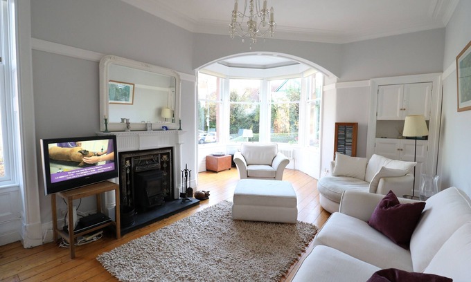 North West Apartment | Period Deco flat in west end
