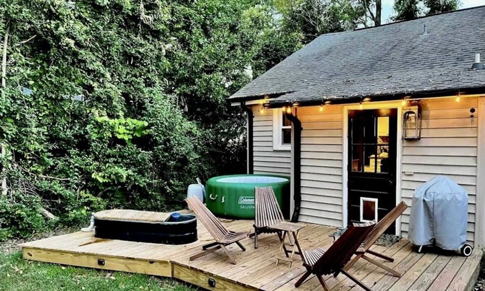 Sans Souci House | Pet Friendly Craftsman - Fireplace + Hot Tub + Cold Plunge + Mountain Views
