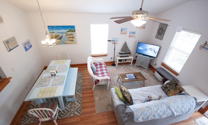 Tranquil Harbour House | Pet-friendly, fully-fenced yard, minutes to beach