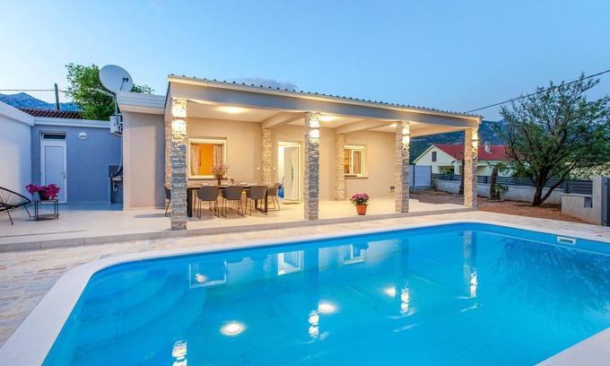 Seline House | Pet friendly home in Seline