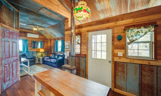 Kerrville Cabin | Pet-Friendly Kerrville Vacation Rental Farmhouse