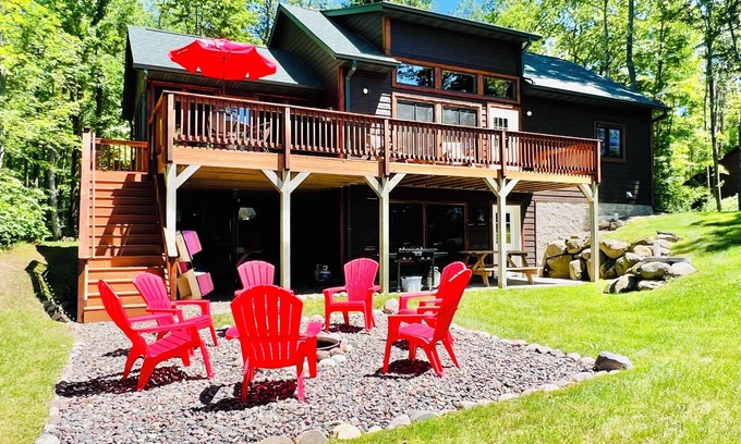 Stone Lake Cabin | Pet-Friendly Lakeside Cabin with Kayaks and Canoe!