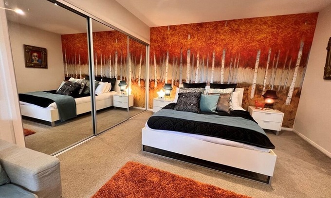Canberra Apartment | Pet friendly-Leafy Ground Floor Studio -Secure Courtyard, quiet neighbourhood