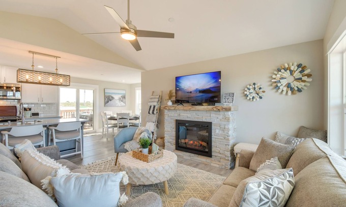 Ocean Shores House | Pet-Friendly Retreat w/Fenced Yard & Fire Pit