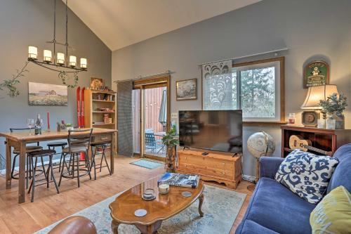 Vernon House | Pet-Friendly Townhome with Community Hot Tub!