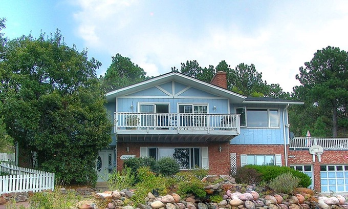 Village Seven House | PICTURESQUE BLUFF SIDE APARTMENT IN HOME
