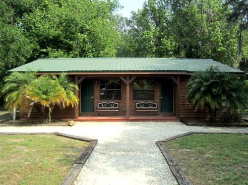 Inverness House | Picturesque Cabin Incredible for a Holiday Escape in Inverness, Florida