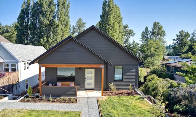 Fairhaven House | Pine guest suite in Fairhaven