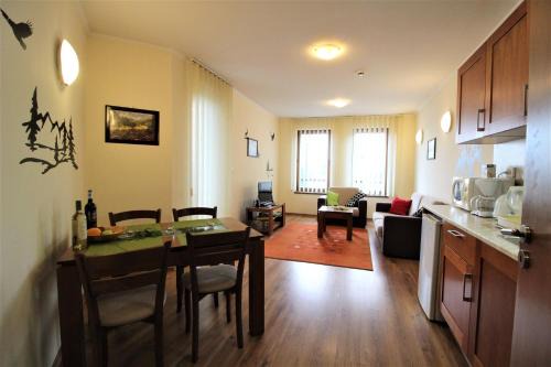 Shiligarnika Apartment | Pine Tree Apartment D34