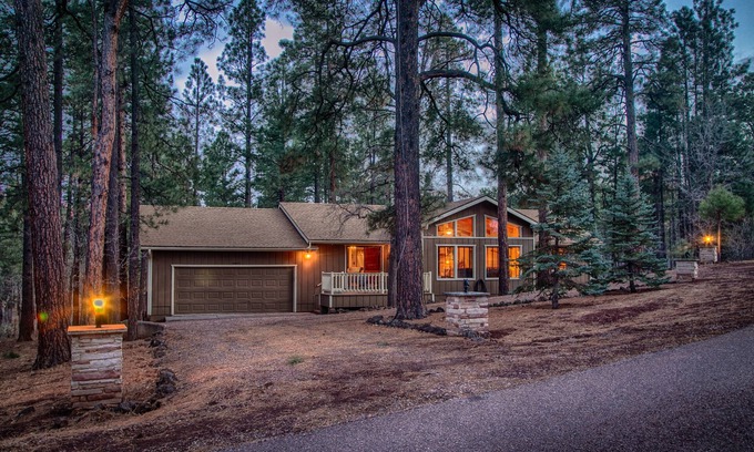 Pinetop Cabin | Pinetop C.C. Retreat:Newly Remodeled,90 JET HOT TUB, 3 DECKS, A/C, FOREST VIEWS!