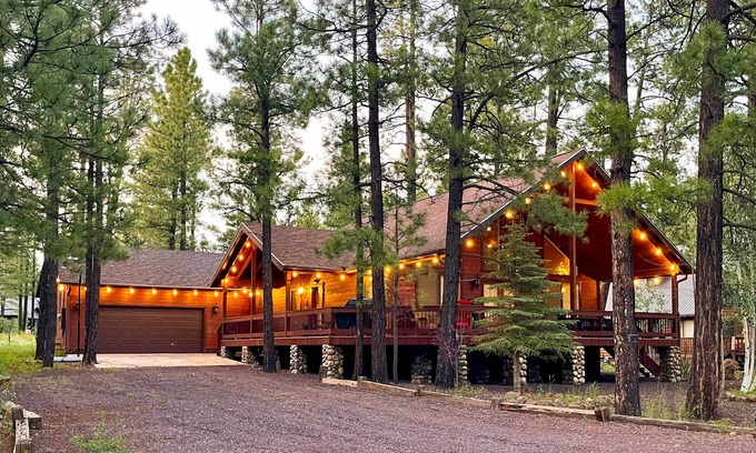 Pinetop Cottage | Pinetop Retreat w/Fire Pit & Game Room!