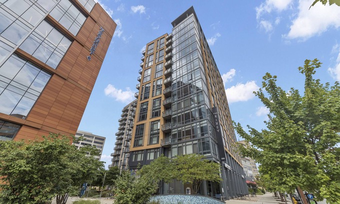 Bluemont Apartment | Placemakr Marymount Ballston