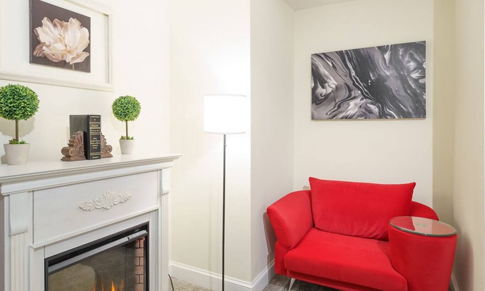 Central Newport News Apartment | PLAYFUL LOFT IN THE 1st HISTORIC USA NEIGHBORHOOD