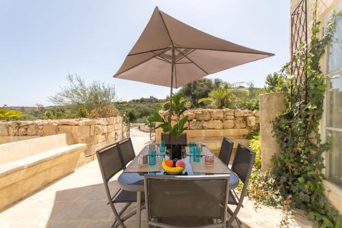 Mgarr Villa | Pleasant stone house & jacuzzi St Martin - Happy Rentals