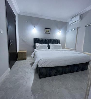 Surulere Apartment | Plot 100