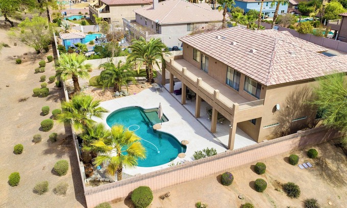 Chandler House | Pool, Basketball & Golf w/5BR 5BD & Events allowed