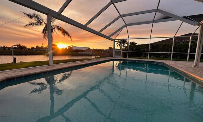 Cape Coral House | Pool, Spa, Kayaks, Bikes, Fishing gear & More