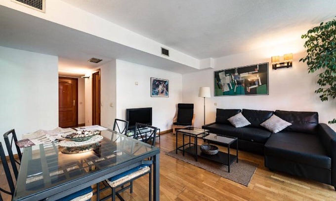 Golden Triangle of Art Apartment | PRADO MUSEUM AIR (60m2, AC, WIFI, Easy CheckIn, Garage)