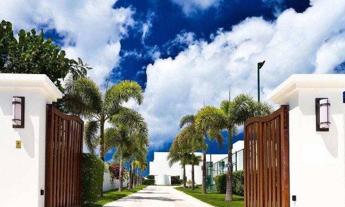 West End Village Villa | Prestigious Beachfront Property