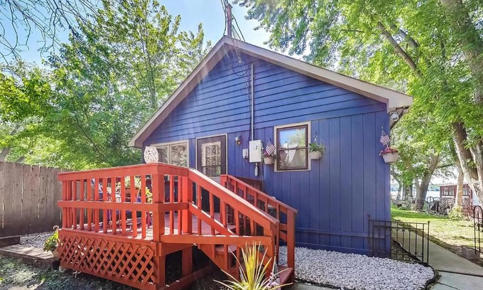 Fox Lake Apartment | prime lake frontage