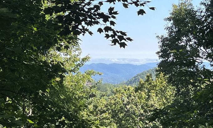 Chalet Village Cottage | Prime Location 1.5 miles to Ober Gatlinburg