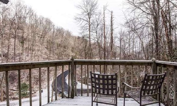 Chalet Village Cottage | Prime location 1.7 miles to Ober Gatlinburg