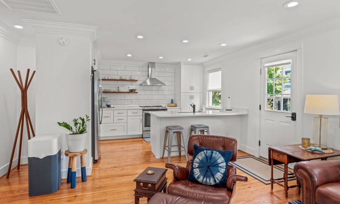 High Point House | Prime Location, Fast WiFi, & Modern Charm - Close to HPU & Area Downtowns!