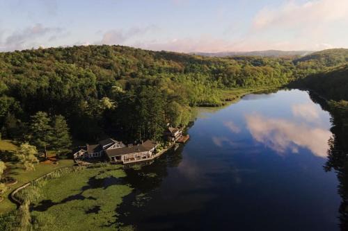 Highland House | Private 37 Acre Lake Estate On 164 Acres - 11 Br