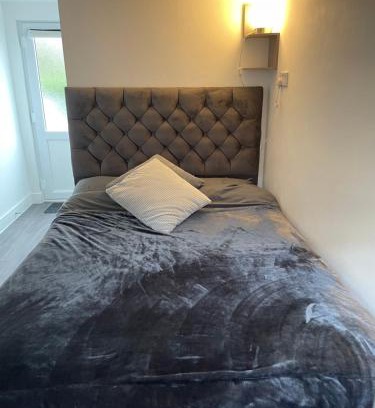 Clyst St Mary House | Private en-suite garden room