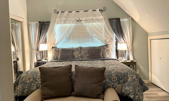 Inverness House | Private Fenced-In Pool Home/pet friendlySpacious and fully equipped.