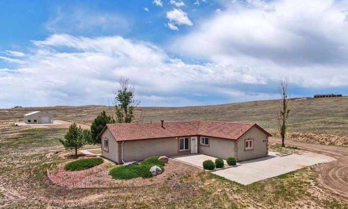 Peyton House | Private getaway on 38 acres of tranquility in Peyton, CO