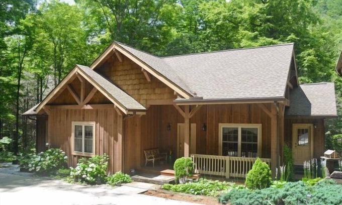 Sapphire Cottage | Private Getaway on Hogback Creek
