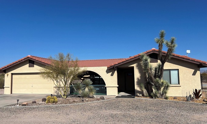 Wickenburg House | Private Getaway with 360 Views & Pool! Pens for Horses too!