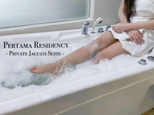 Taman Kobena Apartment | Private Jacuzzi Staycation at KL City 721