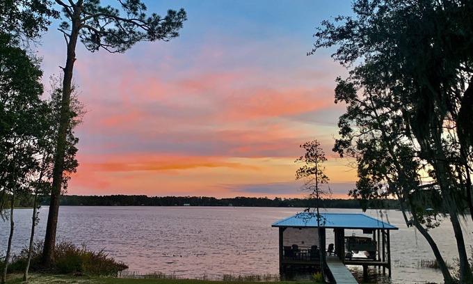 Hawthorne House | Private lakefront home w/large dock, pets welcome, Wi-Fi, kayaks, boat rental.